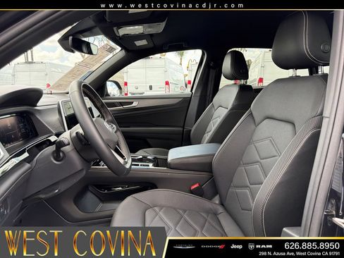 Used 2025 Volkswagen Atlas Cross Sport SE AWD/4WD image 9