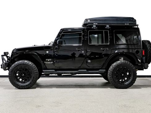 Used 2016 Jeep Wrangler Unlimited Sahara AWD/4WD image 9