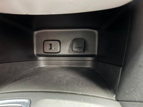 Used 2018 Chevrolet Equinox LT image 17