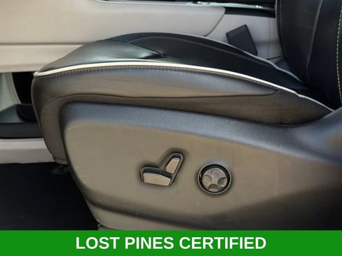 Used 2023 Chrysler Pacifica Limited FWD image 9