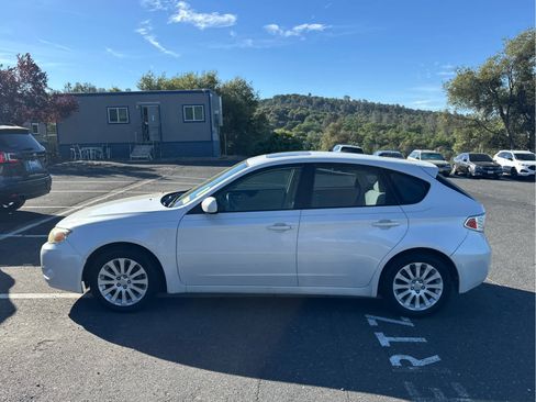 Used 2010 Subaru Impreza 2.5i Premium image 8