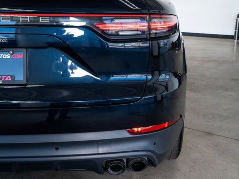 Used 2022 Porsche Cayenne Platinum Edition image 27