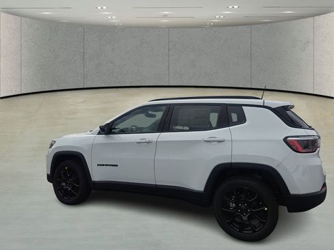 New 2026 Jeep Compass Latitude image 7