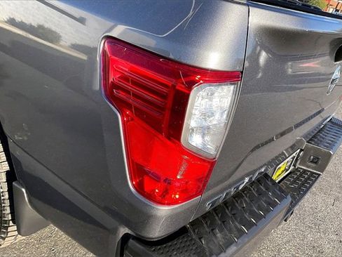 Used 2021 Nissan Titan SV w/ SV Convenience Package image 28