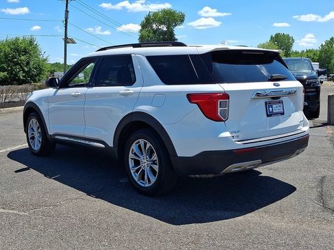 Used 2021 Ford Explorer XLT w/ Equipment Group 202A AWD/4WD image 8