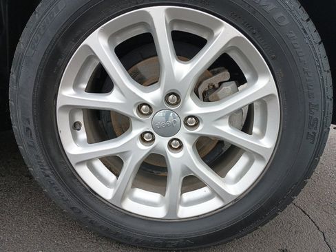 Used 2014 Jeep Cherokee Latitude w/ Comfort/Convenience Group image 36