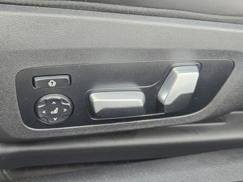 Used 2022 BMW M4 xDrive Competition w/ M Carbon Exterior Package image 23