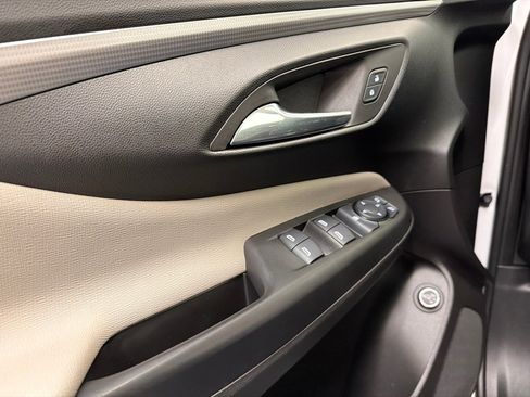 Used 2025 Buick Envista Avenir image 35