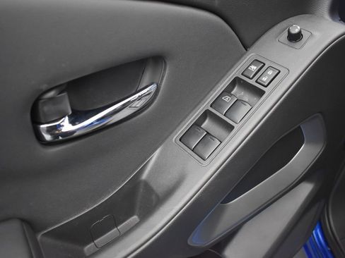 Used 2024 Nissan Frontier SV image 27