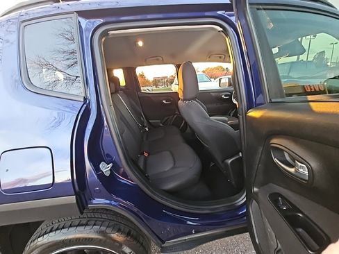 Used 2017 Jeep Renegade Latitude image 43