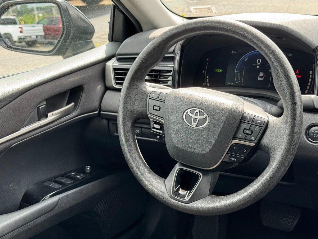 Used 2025 Toyota Camry LE FWD image 14