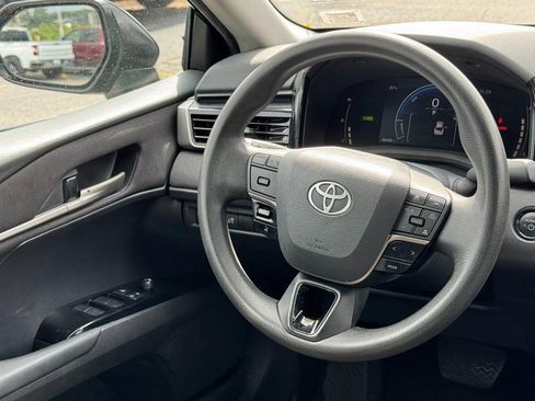 Used 2025 Toyota Camry LE FWD image 14