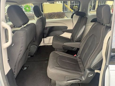 Used 2024 Chrysler Voyager LX image 10