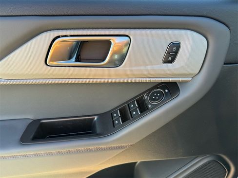 New 2026 Ford Explorer Active w/ Active Comfort Package image 9