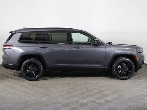 Used 2023 Jeep Grand Cherokee L Laredo AWD/4WD image 19