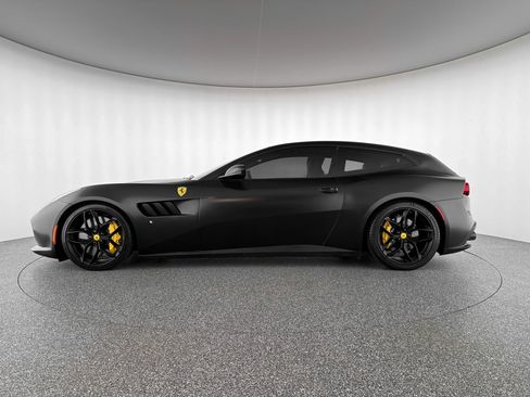 Used 2018 Ferrari GTC4Lusso T image 2