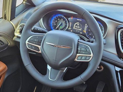 New 2026 Chrysler Pacifica Pinnacle FWD image 11