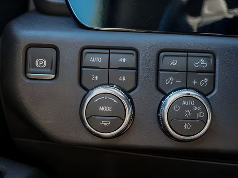 New 2026 GMC Sierra 1500 SLT AWD/4WD image 15