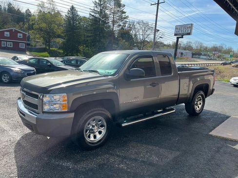 Used 2011 Chevrolet Silverado 1500 W/T w/ LS Package AWD/4WD image 10