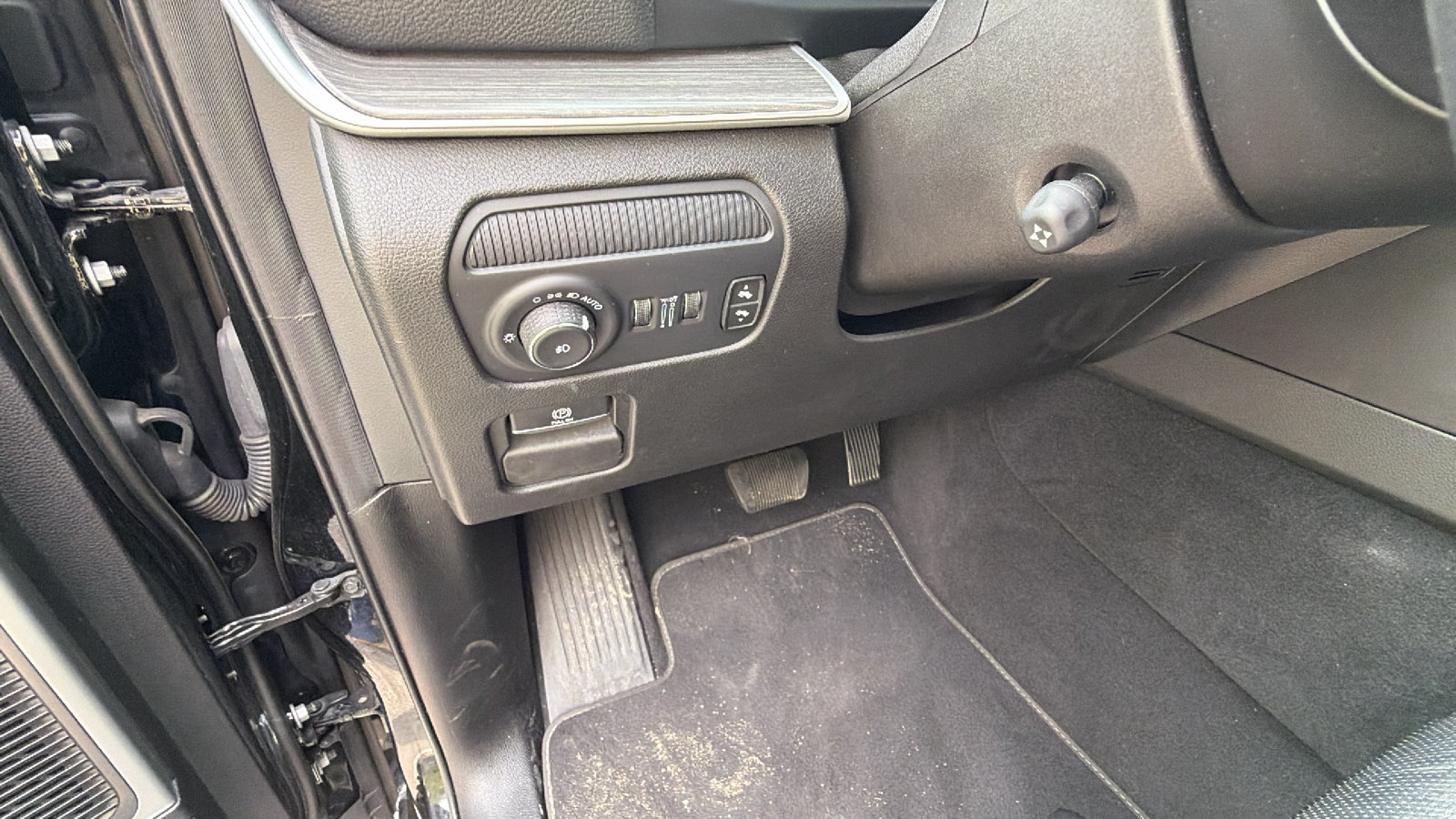 Used 2024 Jeep Wagoneer L Series II w/ Flexible Seating Group AWD/4WD image 28