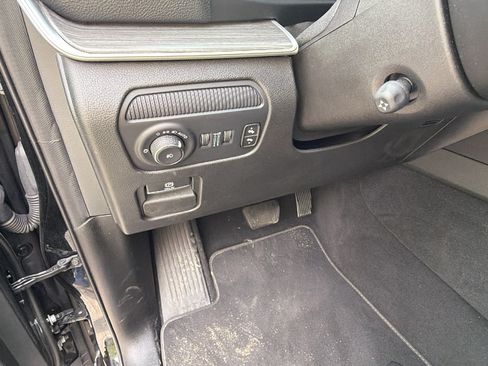 Used 2024 Jeep Wagoneer L Series II w/ Flexible Seating Group AWD/4WD image 28