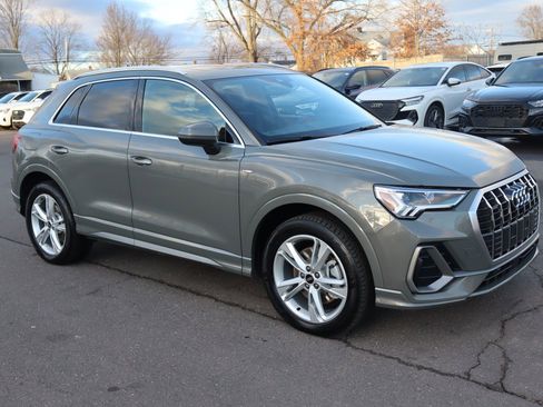 Used 2023 Audi Q3 2.0T Premium w/ Convenience Package image 3
