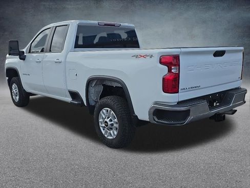 Used 2022 Chevrolet Silverado 2500 LT AWD/4WD image 3