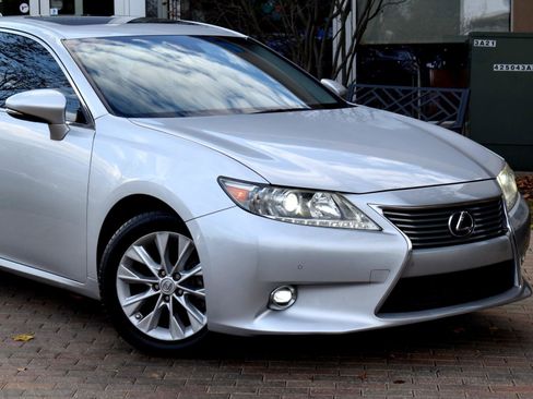 Used 2014 Lexus ES 300h image 4
