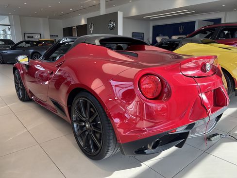 Used 2016 Alfa Romeo 4C Spider RWD image 5