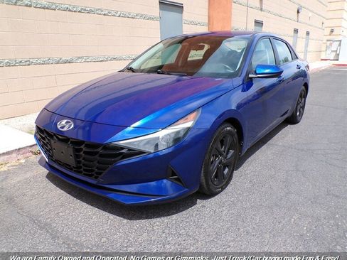 Used 2021 Hyundai Elantra SEL FWD image 3