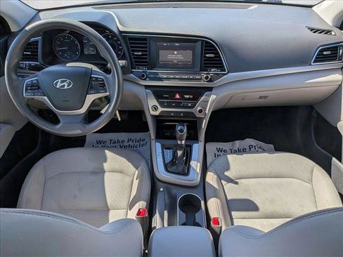 Used 2017 Hyundai Elantra SE image 18