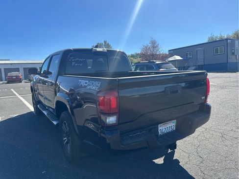 Used 2019 Toyota Tacoma TRD Sport w/ Technology Package AWD/4WD image 7