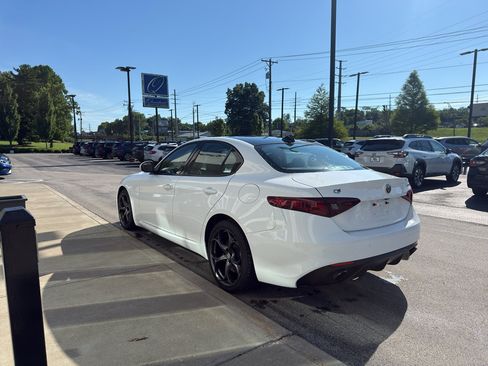 Used 2018 Alfa Romeo Giulia Ti Sport w/ Quick Order Package 22S Sport AWD/4WD image 5