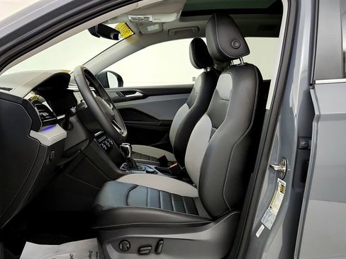 Used 2022 Volkswagen Taos SEL w/ Panoramic Sunroof Package AWD/4WD image 26