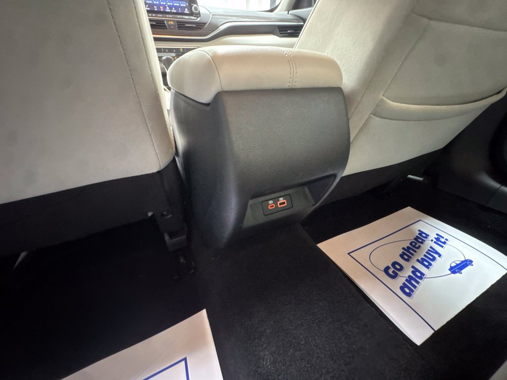 Used 2025 Nissan Altima 2.5 SV FWD image 32