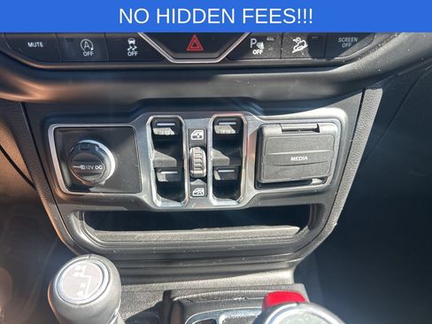 Used 2020 Jeep Wrangler Unlimited Sahara AWD/4WD image 25
