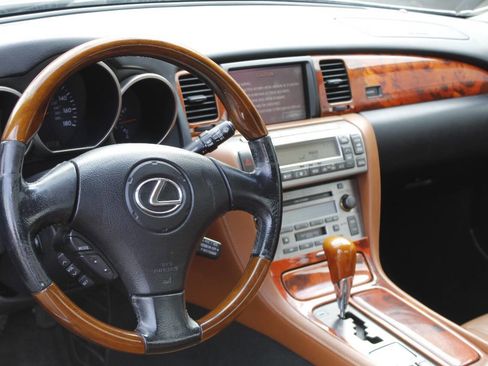 Used 2002 Lexus SC 430 Convertible image 28