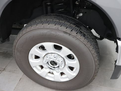 Used 2024 Ford F250 XLT AWD/4WD image 3