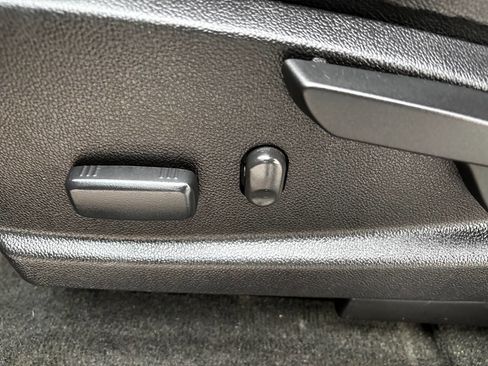 Used 2016 Chevrolet Colorado Z71 image 39