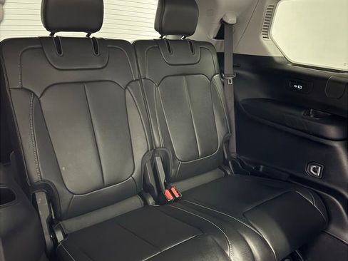 Used 2022 Jeep Grand Cherokee L Limited w/ Black Appearance Package image 22