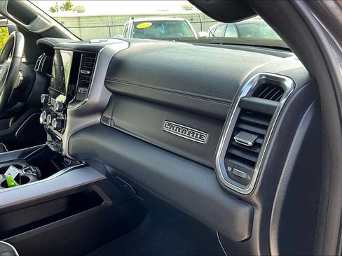 Used 2024 RAM 1500 Laramie AWD/4WD image 18