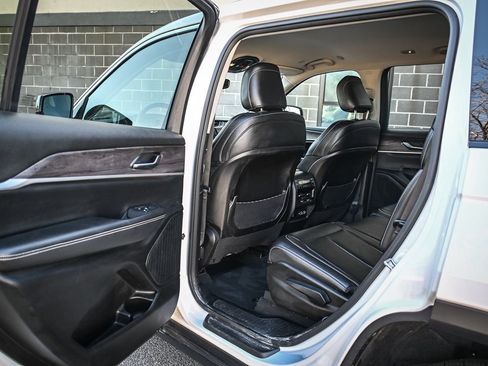 Used 2023 Jeep Grand Cherokee L Limited image 13