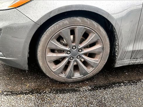 Used 2019 Ford Fusion SE image 4