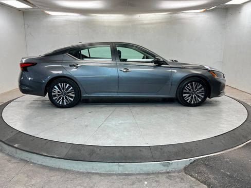 Used 2024 Nissan Altima 2.5 SV image 7