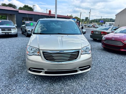 Used 2015 Chrysler Town & Country Touring-L w/ Driver Convenience Group FWD image 2