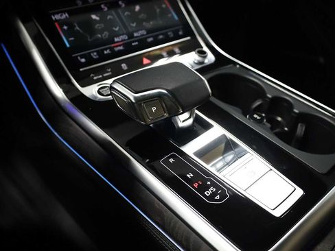 Used 2022 Audi Q8 Prestige w/ Prestige Package image 27