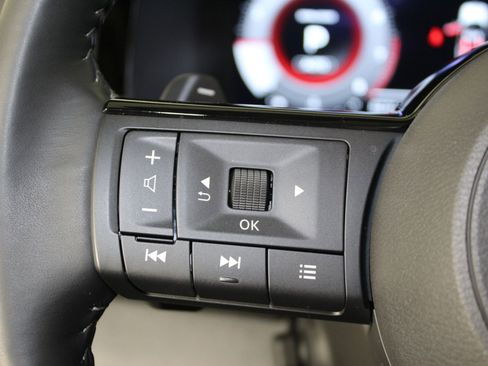 Used 2024 Nissan Pathfinder Platinum image 17