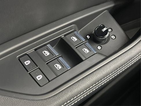 Used 2022 Audi e-tron Premium w/ Convenience Plus Package image 43