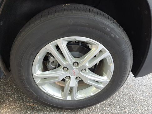 Used 2023 GMC Terrain SLE w/ Driver Convenience Package FWD image 17