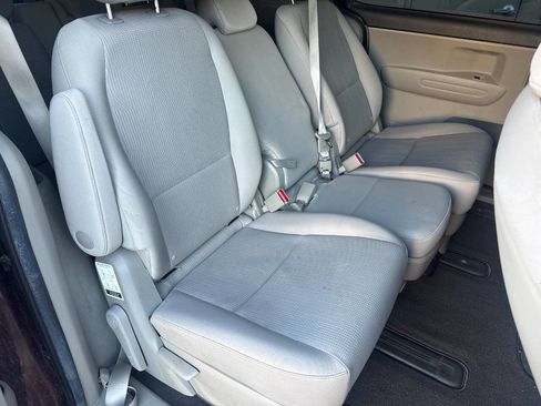 Used 2020 Kia Sedona LX image 7